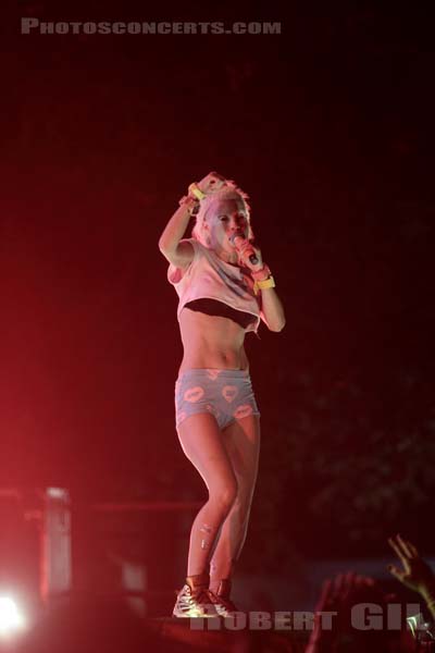 DIE ANTWOORD - 2014-08-22 - SAINT CLOUD - Domaine National - Scene de la Cascade - Anri du Toit [Yolandi Visser]